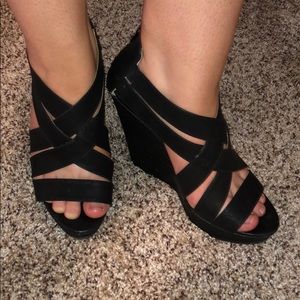 Size 8.5 Chinese Laundry black wedges